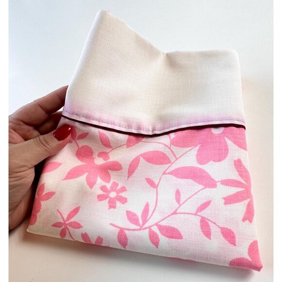 Vintage 70s pillowcase, white pink daisy floral, single pillow sham - Picture 1 of 8